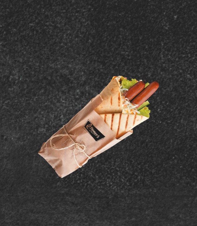 В лаваше с двумя сосиками